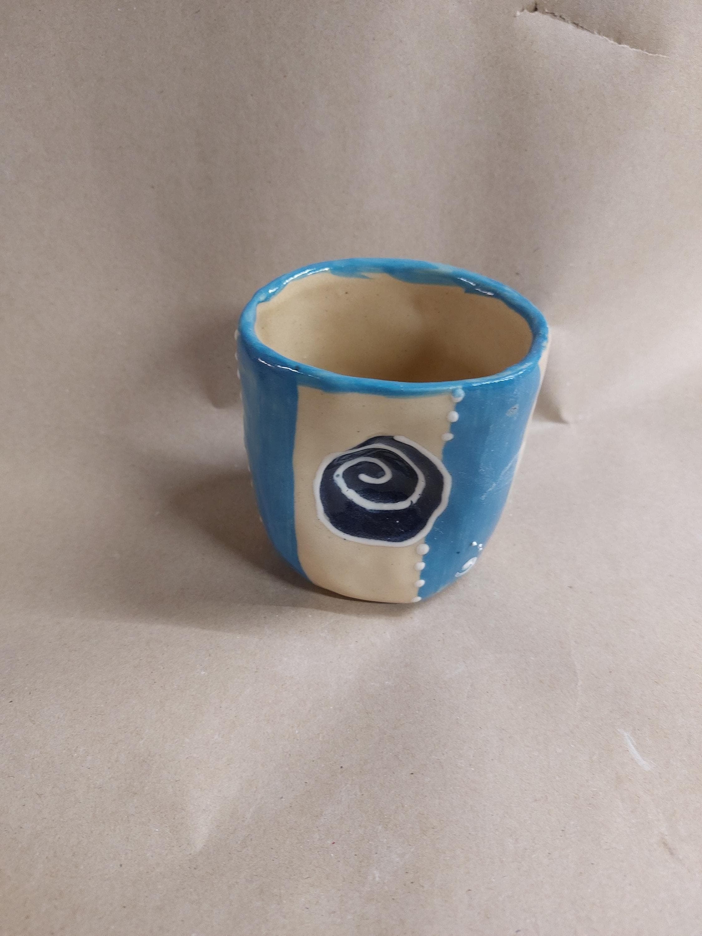 Becher mit Mulde Seelenbecher bunt Keramik handgemacht, Ansicht 4